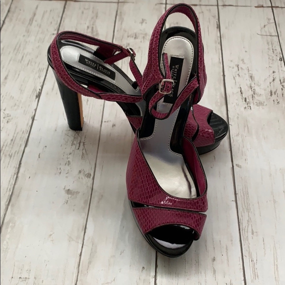 Vintage Y2K 2000’s 
WHBM ankle strap platform heels plum chunky heel